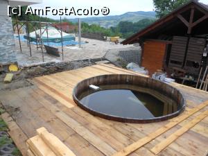 [P21] Sovata - Hotel Relax. În spatele hotelului, ciubărul cu apă sărată. » foto by iulianic
 - 
<span class="allrVoted glyphicon glyphicon-heart hidden" id="av1370080"></span>
<a class="m-l-10 hidden" id="sv1370080" onclick="voting_Foto_DelVot(,1370080,21129)" role="button">șterge vot <span class="glyphicon glyphicon-remove"></span></a>
<a id="v91370080" class=" c-red"  onclick="voting_Foto_SetVot(1370080)" role="button"><span class="glyphicon glyphicon-heart-empty"></span> <b>LIKE</b> = Votează poza</a> <img class="hidden"  id="f1370080W9" src="/imagini/loader.gif" border="0" /><span class="AjErrMes hidden" id="e1370080ErM"></span>