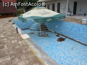 [P24] Sovata - Hotel Relax. În spatele hotelului, piscină în construcție. » foto by iulianic
 - 
<span class="allrVoted glyphicon glyphicon-heart hidden" id="av1370083"></span>
<a class="m-l-10 hidden" id="sv1370083" onclick="voting_Foto_DelVot(,1370083,21129)" role="button">șterge vot <span class="glyphicon glyphicon-remove"></span></a>
<a id="v91370083" class=" c-red"  onclick="voting_Foto_SetVot(1370083)" role="button"><span class="glyphicon glyphicon-heart-empty"></span> <b>LIKE</b> = Votează poza</a> <img class="hidden"  id="f1370083W9" src="/imagini/loader.gif" border="0" /><span class="AjErrMes hidden" id="e1370083ErM"></span>