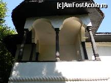 [P17] Conacul Bellu - balconul de deasupra cramei, înfrumusețat cu motivul ”funiei răsucite” sculptată în piatră.  » foto by doina_c24
 - 
<span class="allrVoted glyphicon glyphicon-heart hidden" id="av425843"></span>
<a class="m-l-10 hidden" id="sv425843" onclick="voting_Foto_DelVot(,425843,21143)" role="button">șterge vot <span class="glyphicon glyphicon-remove"></span></a>
<a id="v9425843" class=" c-red"  onclick="voting_Foto_SetVot(425843)" role="button"><span class="glyphicon glyphicon-heart-empty"></span> <b>LIKE</b> = Votează poza</a> <img class="hidden"  id="f425843W9" src="/imagini/loader.gif" border="0" /><span class="AjErrMes hidden" id="e425843ErM"></span>