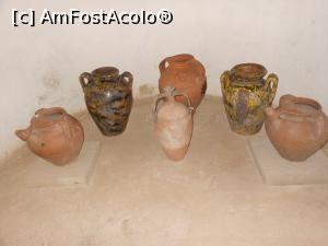 [P19] Conacul Bellu - Aceste vase sunt expuse în tainița din beci.  » foto by iulianic
 - 
<span class="allrVoted glyphicon glyphicon-heart hidden" id="av984051"></span>
<a class="m-l-10 hidden" id="sv984051" onclick="voting_Foto_DelVot(,984051,21143)" role="button">șterge vot <span class="glyphicon glyphicon-remove"></span></a>
<a id="v9984051" class=" c-red"  onclick="voting_Foto_SetVot(984051)" role="button"><span class="glyphicon glyphicon-heart-empty"></span> <b>LIKE</b> = Votează poza</a> <img class="hidden"  id="f984051W9" src="/imagini/loader.gif" border="0" /><span class="AjErrMes hidden" id="e984051ErM"></span>