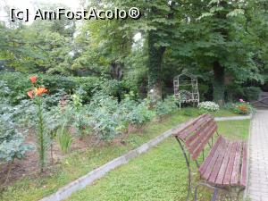 [P26] Conacul Bellu - Alee în fața conacului » foto by iulianic
 - 
<span class="allrVoted glyphicon glyphicon-heart hidden" id="av984060"></span>
<a class="m-l-10 hidden" id="sv984060" onclick="voting_Foto_DelVot(,984060,21143)" role="button">șterge vot <span class="glyphicon glyphicon-remove"></span></a>
<a id="v9984060" class=" c-red"  onclick="voting_Foto_SetVot(984060)" role="button"><span class="glyphicon glyphicon-heart-empty"></span> <b>LIKE</b> = Votează poza</a> <img class="hidden"  id="f984060W9" src="/imagini/loader.gif" border="0" /><span class="AjErrMes hidden" id="e984060ErM"></span>