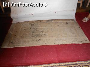 [P10] Mănăstirea Vărbila - Biserica 'Adormirea Maicii Domnului'. Lângă intrare, sub mochetă, morminte străvechi.  » foto by iulianic
 - 
<span class="allrVoted glyphicon glyphicon-heart hidden" id="av985604"></span>
<a class="m-l-10 hidden" id="sv985604" onclick="voting_Foto_DelVot(,985604,21147)" role="button">șterge vot <span class="glyphicon glyphicon-remove"></span></a>
<a id="v9985604" class=" c-red"  onclick="voting_Foto_SetVot(985604)" role="button"><span class="glyphicon glyphicon-heart-empty"></span> <b>LIKE</b> = Votează poza</a> <img class="hidden"  id="f985604W9" src="/imagini/loader.gif" border="0" /><span class="AjErrMes hidden" id="e985604ErM"></span>