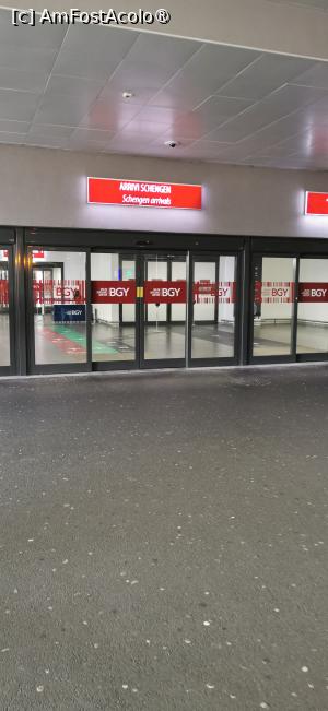 [P20] Cand am ajuns in Bergamo... direct la portile Schengen! » foto by ⭐ValentinB_88⭐
 - 
<span class="allrVoted glyphicon glyphicon-heart hidden" id="av1422960"></span>
<a class="m-l-10 hidden" id="sv1422960" onclick="voting_Foto_DelVot(,1422960,21152)" role="button">șterge vot <span class="glyphicon glyphicon-remove"></span></a>
<a id="v91422960" class=" c-red"  onclick="voting_Foto_SetVot(1422960)" role="button"><span class="glyphicon glyphicon-heart-empty"></span> <b>LIKE</b> = Votează poza</a> <img class="hidden"  id="f1422960W9" src="/imagini/loader.gif" border="0" /><span class="AjErrMes hidden" id="e1422960ErM"></span>
