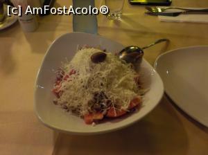 [P02] Restaurantul Oasis (Sanadanski) - salata bulgărească » foto by Dragoș_MD
 - 
<span class="allrVoted glyphicon glyphicon-heart hidden" id="av804872"></span>
<a class="m-l-10 hidden" id="sv804872" onclick="voting_Foto_DelVot(,804872,21160)" role="button">șterge vot <span class="glyphicon glyphicon-remove"></span></a>
<a id="v9804872" class=" c-red"  onclick="voting_Foto_SetVot(804872)" role="button"><span class="glyphicon glyphicon-heart-empty"></span> <b>LIKE</b> = Votează poza</a> <img class="hidden"  id="f804872W9" src="/imagini/loader.gif" border="0" /><span class="AjErrMes hidden" id="e804872ErM"></span>
