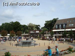 [P06] Timmendorfer Platz -centrul sau salonul de primire al statiunii » foto by mireille
 - 
<span class="allrVoted glyphicon glyphicon-heart hidden" id="av826476"></span>
<a class="m-l-10 hidden" id="sv826476" onclick="voting_Foto_DelVot(,826476,21185)" role="button">șterge vot <span class="glyphicon glyphicon-remove"></span></a>
<a id="v9826476" class=" c-red"  onclick="voting_Foto_SetVot(826476)" role="button"><span class="glyphicon glyphicon-heart-empty"></span> <b>LIKE</b> = Votează poza</a> <img class="hidden"  id="f826476W9" src="/imagini/loader.gif" border="0" /><span class="AjErrMes hidden" id="e826476ErM"></span>