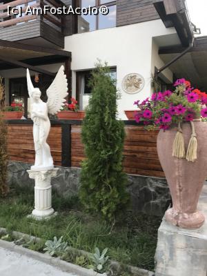 [P06] Decor exterior, La Han » foto by krisstinna
 - 
<span class="allrVoted glyphicon glyphicon-heart hidden" id="av891616"></span>
<a class="m-l-10 hidden" id="sv891616" onclick="voting_Foto_DelVot(,891616,21187)" role="button">șterge vot <span class="glyphicon glyphicon-remove"></span></a>
<a id="v9891616" class=" c-red"  onclick="voting_Foto_SetVot(891616)" role="button"><span class="glyphicon glyphicon-heart-empty"></span> <b>LIKE</b> = Votează poza</a> <img class="hidden"  id="f891616W9" src="/imagini/loader.gif" border="0" /><span class="AjErrMes hidden" id="e891616ErM"></span>