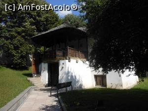 [P19] Casa memorială Anton Pann - Râmnicu Vâlcea. Intrarea. » foto by iulianic
 - 
<span class="allrVoted glyphicon glyphicon-heart hidden" id="av1254431"></span>
<a class="m-l-10 hidden" id="sv1254431" onclick="voting_Foto_DelVot(,1254431,21209)" role="button">șterge vot <span class="glyphicon glyphicon-remove"></span></a>
<a id="v91254431" class=" c-red"  onclick="voting_Foto_SetVot(1254431)" role="button"><span class="glyphicon glyphicon-heart-empty"></span> <b>LIKE</b> = Votează poza</a> <img class="hidden"  id="f1254431W9" src="/imagini/loader.gif" border="0" /><span class="AjErrMes hidden" id="e1254431ErM"></span>