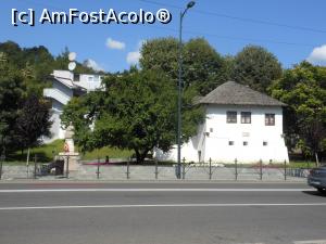 [P02] Casa memorială Anton Pann - Râmnicu Vâlcea văzută din parcarea de vis-a-vis. » foto by iulianic
 - 
<span class="allrVoted glyphicon glyphicon-heart hidden" id="av1254414"></span>
<a class="m-l-10 hidden" id="sv1254414" onclick="voting_Foto_DelVot(,1254414,21209)" role="button">șterge vot <span class="glyphicon glyphicon-remove"></span></a>
<a id="v91254414" class=" c-red"  onclick="voting_Foto_SetVot(1254414)" role="button"><span class="glyphicon glyphicon-heart-empty"></span> <b>LIKE</b> = Votează poza</a> <img class="hidden"  id="f1254414W9" src="/imagini/loader.gif" border="0" /><span class="AjErrMes hidden" id="e1254414ErM"></span>