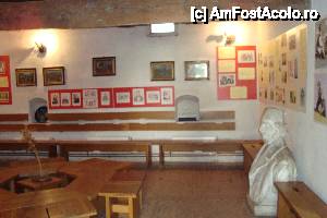 [P09] Sala de expozitie de la parter si bustul poetului » foto by mireille
 - 
<span class="allrVoted glyphicon glyphicon-heart hidden" id="av486311"></span>
<a class="m-l-10 hidden" id="sv486311" onclick="voting_Foto_DelVot(,486311,21209)" role="button">șterge vot <span class="glyphicon glyphicon-remove"></span></a>
<a id="v9486311" class=" c-red"  onclick="voting_Foto_SetVot(486311)" role="button"><span class="glyphicon glyphicon-heart-empty"></span> <b>LIKE</b> = Votează poza</a> <img class="hidden"  id="f486311W9" src="/imagini/loader.gif" border="0" /><span class="AjErrMes hidden" id="e486311ErM"></span>