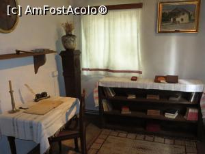 [P12] Birou de lucru - Casa memorială Anton Pann, Râmnicu Vâlcea.  » foto by tata123 🔱
 - 
<span class="allrVoted glyphicon glyphicon-heart hidden" id="av804716"></span>
<a class="m-l-10 hidden" id="sv804716" onclick="voting_Foto_DelVot(,804716,21209)" role="button">șterge vot <span class="glyphicon glyphicon-remove"></span></a>
<a id="v9804716" class=" c-red"  onclick="voting_Foto_SetVot(804716)" role="button"><span class="glyphicon glyphicon-heart-empty"></span> <b>LIKE</b> = Votează poza</a> <img class="hidden"  id="f804716W9" src="/imagini/loader.gif" border="0" /><span class="AjErrMes hidden" id="e804716ErM"></span>