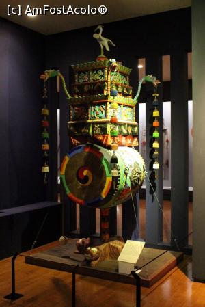 [P87] Seul, Muzeul Național al Palatelor, Tamburul, instrument muzical dar și operă de artă cu semne regale: dragon, bujor, cocor, tigru » foto by mprofeanu
 - 
<span class="allrVoted glyphicon glyphicon-heart hidden" id="av805364"></span>
<a class="m-l-10 hidden" id="sv805364" onclick="voting_Foto_DelVot(,805364,21214)" role="button">șterge vot <span class="glyphicon glyphicon-remove"></span></a>
<a id="v9805364" class=" c-red"  onclick="voting_Foto_SetVot(805364)" role="button"><span class="glyphicon glyphicon-heart-empty"></span> <b>LIKE</b> = Votează poza</a> <img class="hidden"  id="f805364W9" src="/imagini/loader.gif" border="0" /><span class="AjErrMes hidden" id="e805364ErM"></span>