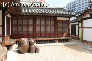 [P69] Seul, Bukchon Hanok Village, Centrul Cultural Tradițional, vase de ceramică glazurată pentru kimchi » foto by mprofeanu
 - 
<span class="allrVoted glyphicon glyphicon-heart hidden" id="av811278"></span>
<a class="m-l-10 hidden" id="sv811278" onclick="voting_Foto_DelVot(,811278,21214)" role="button">șterge vot <span class="glyphicon glyphicon-remove"></span></a>
<a id="v9811278" class=" c-red"  onclick="voting_Foto_SetVot(811278)" role="button"><span class="glyphicon glyphicon-heart-empty"></span> <b>LIKE</b> = Votează poza</a> <img class="hidden"  id="f811278W9" src="/imagini/loader.gif" border="0" /><span class="AjErrMes hidden" id="e811278ErM"></span>