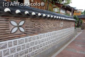 [P73] Seul, Bukchon Hanok Village, garduri frumos ornate » foto by mprofeanu
 - 
<span class="allrVoted glyphicon glyphicon-heart hidden" id="av811282"></span>
<a class="m-l-10 hidden" id="sv811282" onclick="voting_Foto_DelVot(,811282,21214)" role="button">șterge vot <span class="glyphicon glyphicon-remove"></span></a>
<a id="v9811282" class=" c-red"  onclick="voting_Foto_SetVot(811282)" role="button"><span class="glyphicon glyphicon-heart-empty"></span> <b>LIKE</b> = Votează poza</a> <img class="hidden"  id="f811282W9" src="/imagini/loader.gif" border="0" /><span class="AjErrMes hidden" id="e811282ErM"></span>