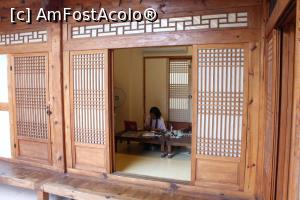 [P76] Seul, Bukchon Hanok Village, Centrul de Artizanat și Experiență Tradițională, un mic atelier de pictură » foto by mprofeanu
 - 
<span class="allrVoted glyphicon glyphicon-heart hidden" id="av811285"></span>
<a class="m-l-10 hidden" id="sv811285" onclick="voting_Foto_DelVot(,811285,21214)" role="button">șterge vot <span class="glyphicon glyphicon-remove"></span></a>
<a id="v9811285" class=" c-red"  onclick="voting_Foto_SetVot(811285)" role="button"><span class="glyphicon glyphicon-heart-empty"></span> <b>LIKE</b> = Votează poza</a> <img class="hidden"  id="f811285W9" src="/imagini/loader.gif" border="0" /><span class="AjErrMes hidden" id="e811285ErM"></span>