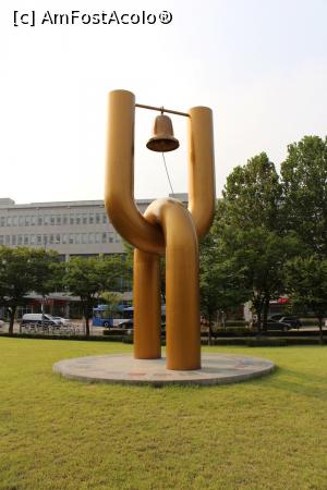 [P06] Seul, Memorialul Războiului din Coreea, Clopotul Păcii cheamă omenirea la pace și unire » foto by mprofeanu
 - 
<span class="allrVoted glyphicon glyphicon-heart hidden" id="av844408"></span>
<a class="m-l-10 hidden" id="sv844408" onclick="voting_Foto_DelVot(,844408,21214)" role="button">șterge vot <span class="glyphicon glyphicon-remove"></span></a>
<a id="v9844408" class=" c-red"  onclick="voting_Foto_SetVot(844408)" role="button"><span class="glyphicon glyphicon-heart-empty"></span> <b>LIKE</b> = Votează poza</a> <img class="hidden"  id="f844408W9" src="/imagini/loader.gif" border="0" /><span class="AjErrMes hidden" id="e844408ErM"></span>