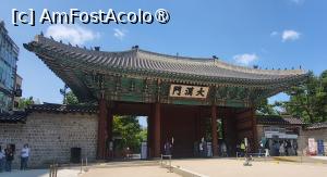 [P05] Palatul Deoksugung este cel mai mic dintre cele cinci palate regale ramase in Seul, numele sau traducandu-se „palatul longevitatii virtuoase', ca o referire la dorinta de longevitate a imparatului. 
Palatul Deoksugung nu a fost initial un palat regal, ci casa rezidentiala a fratelui  mai mare al regelui Seongjong al dinastiei Joseon. Abia in 1593, palatul a fost folosit ca un palat temporar al familiei regale, iar atunci cand Gwanghaegun a urcat pe tron, a devenit un palat propriu-zis. » foto by geani anto
 - 
<span class="allrVoted glyphicon glyphicon-heart hidden" id="av1514153"></span>
<a class="m-l-10 hidden" id="sv1514153" onclick="voting_Foto_DelVot(,1514153,21214)" role="button">șterge vot <span class="glyphicon glyphicon-remove"></span></a>
<a id="v91514153" class=" c-red"  onclick="voting_Foto_SetVot(1514153)" role="button"><span class="glyphicon glyphicon-heart-empty"></span> <b>LIKE</b> = Votează poza</a> <img class="hidden"  id="f1514153W9" src="/imagini/loader.gif" border="0" /><span class="AjErrMes hidden" id="e1514153ErM"></span>