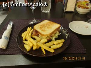 [P15] sandwish cu pui si cartofi prajiti. foarte bun!!!  » foto by adri-nico
 - 
<span class="allrVoted glyphicon glyphicon-heart hidden" id="av806541"></span>
<a class="m-l-10 hidden" id="sv806541" onclick="voting_Foto_DelVot(,806541,21227)" role="button">șterge vot <span class="glyphicon glyphicon-remove"></span></a>
<a id="v9806541" class=" c-red"  onclick="voting_Foto_SetVot(806541)" role="button"><span class="glyphicon glyphicon-heart-empty"></span> <b>LIKE</b> = Votează poza</a> <img class="hidden"  id="f806541W9" src="/imagini/loader.gif" border="0" /><span class="AjErrMes hidden" id="e806541ErM"></span>