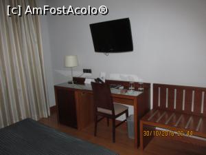 [P07] birou, televizor, masa pentru bagaje, minibar cu 2 ape plate » foto by adri-nico
 - 
<span class="allrVoted glyphicon glyphicon-heart hidden" id="av806533"></span>
<a class="m-l-10 hidden" id="sv806533" onclick="voting_Foto_DelVot(,806533,21227)" role="button">șterge vot <span class="glyphicon glyphicon-remove"></span></a>
<a id="v9806533" class=" c-red"  onclick="voting_Foto_SetVot(806533)" role="button"><span class="glyphicon glyphicon-heart-empty"></span> <b>LIKE</b> = Votează poza</a> <img class="hidden"  id="f806533W9" src="/imagini/loader.gif" border="0" /><span class="AjErrMes hidden" id="e806533ErM"></span>