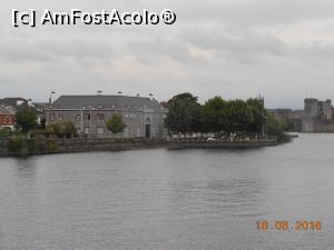 [P07] Limerick - În plan îndepărtat, King John’s Castle.  » foto by iulianic
 - 
<span class="allrVoted glyphicon glyphicon-heart hidden" id="av806559"></span>
<a class="m-l-10 hidden" id="sv806559" onclick="voting_Foto_DelVot(,806559,21230)" role="button">șterge vot <span class="glyphicon glyphicon-remove"></span></a>
<a id="v9806559" class=" c-red"  onclick="voting_Foto_SetVot(806559)" role="button"><span class="glyphicon glyphicon-heart-empty"></span> <b>LIKE</b> = Votează poza</a> <img class="hidden"  id="f806559W9" src="/imagini/loader.gif" border="0" /><span class="AjErrMes hidden" id="e806559ErM"></span>