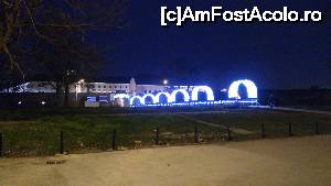 [P01] Târgul de Crăciun Oradea 2015 - Cetatea Oradea, văzută din parcare.  » foto by bogumil
 - 
<span class="allrVoted glyphicon glyphicon-heart hidden" id="av700476"></span>
<a class="m-l-10 hidden" id="sv700476" onclick="voting_Foto_DelVot(,700476,21233)" role="button">șterge vot <span class="glyphicon glyphicon-remove"></span></a>
<a id="v9700476" class=" c-red"  onclick="voting_Foto_SetVot(700476)" role="button"><span class="glyphicon glyphicon-heart-empty"></span> <b>LIKE</b> = Votează poza</a> <img class="hidden"  id="f700476W9" src="/imagini/loader.gif" border="0" /><span class="AjErrMes hidden" id="e700476ErM"></span>