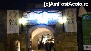 [P03] Târgul de Crăciun Oradea 2015 - intrarea în târg, pe poarta de vest.  » foto by bogumil
 - 
<span class="allrVoted glyphicon glyphicon-heart hidden" id="av700478"></span>
<a class="m-l-10 hidden" id="sv700478" onclick="voting_Foto_DelVot(,700478,21233)" role="button">șterge vot <span class="glyphicon glyphicon-remove"></span></a>
<a id="v9700478" class=" c-red"  onclick="voting_Foto_SetVot(700478)" role="button"><span class="glyphicon glyphicon-heart-empty"></span> <b>LIKE</b> = Votează poza</a> <img class="hidden"  id="f700478W9" src="/imagini/loader.gif" border="0" /><span class="AjErrMes hidden" id="e700478ErM"></span>
