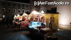 [P09] Târgul de Crăciun Oradea 2015 - câteva din căsuţele de lemn.  » foto by bogumil
 - 
<span class="allrVoted glyphicon glyphicon-heart hidden" id="av700484"></span>
<a class="m-l-10 hidden" id="sv700484" onclick="voting_Foto_DelVot(,700484,21233)" role="button">șterge vot <span class="glyphicon glyphicon-remove"></span></a>
<a id="v9700484" class=" c-red"  onclick="voting_Foto_SetVot(700484)" role="button"><span class="glyphicon glyphicon-heart-empty"></span> <b>LIKE</b> = Votează poza</a> <img class="hidden"  id="f700484W9" src="/imagini/loader.gif" border="0" /><span class="AjErrMes hidden" id="e700484ErM"></span>