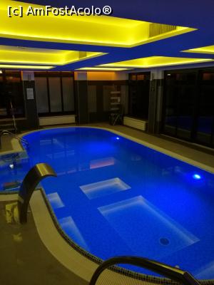 [P32] Piscina, pustie în prima seară » foto by crismis
 - 
<span class="allrVoted glyphicon glyphicon-heart hidden" id="av863124"></span>
<a class="m-l-10 hidden" id="sv863124" onclick="voting_Foto_DelVot(,863124,21238)" role="button">șterge vot <span class="glyphicon glyphicon-remove"></span></a>
<a id="v9863124" class=" c-red"  onclick="voting_Foto_SetVot(863124)" role="button"><span class="glyphicon glyphicon-heart-empty"></span> <b>LIKE</b> = Votează poza</a> <img class="hidden"  id="f863124W9" src="/imagini/loader.gif" border="0" /><span class="AjErrMes hidden" id="e863124ErM"></span>