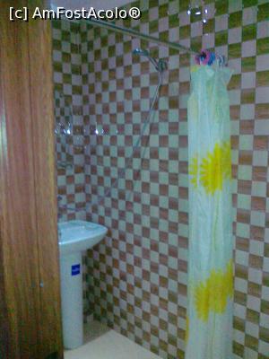 [P08] Hotel Bonus, Tbilisi - baia unei camere la etajul 3 » foto by calator2000
 - 
<span class="allrVoted glyphicon glyphicon-heart hidden" id="av808462"></span>
<a class="m-l-10 hidden" id="sv808462" onclick="voting_Foto_DelVot(,808462,21246)" role="button">șterge vot <span class="glyphicon glyphicon-remove"></span></a>
<a id="v9808462" class=" c-red"  onclick="voting_Foto_SetVot(808462)" role="button"><span class="glyphicon glyphicon-heart-empty"></span> <b>LIKE</b> = Votează poza</a> <img class="hidden"  id="f808462W9" src="/imagini/loader.gif" border="0" /><span class="AjErrMes hidden" id="e808462ErM"></span>