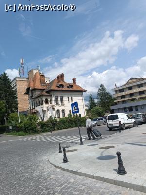 [P05] Clădire cochetă » foto by laurand
 - 
<span class="allrVoted glyphicon glyphicon-heart hidden" id="av1486464"></span>
<a class="m-l-10 hidden" id="sv1486464" onclick="voting_Foto_DelVot(,1486464,21248)" role="button">șterge vot <span class="glyphicon glyphicon-remove"></span></a>
<a id="v91486464" class=" c-red"  onclick="voting_Foto_SetVot(1486464)" role="button"><span class="glyphicon glyphicon-heart-empty"></span> <b>LIKE</b> = Votează poza</a> <img class="hidden"  id="f1486464W9" src="/imagini/loader.gif" border="0" /><span class="AjErrMes hidden" id="e1486464ErM"></span>