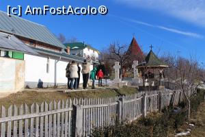 [P16] Mănăstirea Slănic, Argeş, Foişorul de vară în plan secund » foto by mprofeanu
 - 
<span class="allrVoted glyphicon glyphicon-heart hidden" id="av938940"></span>
<a class="m-l-10 hidden" id="sv938940" onclick="voting_Foto_DelVot(,938940,21248)" role="button">șterge vot <span class="glyphicon glyphicon-remove"></span></a>
<a id="v9938940" class=" c-red"  onclick="voting_Foto_SetVot(938940)" role="button"><span class="glyphicon glyphicon-heart-empty"></span> <b>LIKE</b> = Votează poza</a> <img class="hidden"  id="f938940W9" src="/imagini/loader.gif" border="0" /><span class="AjErrMes hidden" id="e938940ErM"></span>