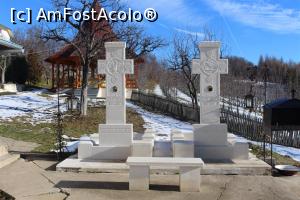 [P17] Mănăstirea Slănic, Argeş, Mormintele celor doi vrednici stareţi, Avva Vitimion şi Avva Teofil » foto by mprofeanu
 - 
<span class="allrVoted glyphicon glyphicon-heart hidden" id="av938942"></span>
<a class="m-l-10 hidden" id="sv938942" onclick="voting_Foto_DelVot(,938942,21248)" role="button">șterge vot <span class="glyphicon glyphicon-remove"></span></a>
<a id="v9938942" class=" c-red"  onclick="voting_Foto_SetVot(938942)" role="button"><span class="glyphicon glyphicon-heart-empty"></span> <b>LIKE</b> = Votează poza</a> <img class="hidden"  id="f938942W9" src="/imagini/loader.gif" border="0" /><span class="AjErrMes hidden" id="e938942ErM"></span>