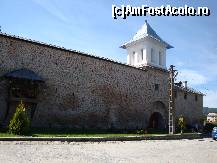 [P06] Zidul exterior al Mănăstirii Aninoasa cu turnul clopotniței » foto by mariana.olaru
 - 
<span class="allrVoted glyphicon glyphicon-heart hidden" id="av156755"></span>
<a class="m-l-10 hidden" id="sv156755" onclick="voting_Foto_DelVot(,156755,21248)" role="button">șterge vot <span class="glyphicon glyphicon-remove"></span></a>
<a id="v9156755" class=" c-red"  onclick="voting_Foto_SetVot(156755)" role="button"><span class="glyphicon glyphicon-heart-empty"></span> <b>LIKE</b> = Votează poza</a> <img class="hidden"  id="f156755W9" src="/imagini/loader.gif" border="0" /><span class="AjErrMes hidden" id="e156755ErM"></span>