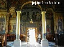 [P20] Biserica domnească de la Mănăstirea Negru Vodă din Câmpulung Muscel:vedere spre pronaos. Pe peretele vestic al bisericii(cel de la intrarea în biserică) sunt pictați ctitorii sfântului lăcaș:Negru Vodă,Matei Basarab,Nicolae Alexandru Voievod și doamna Elena. » foto by mariana.olaru
 - 
<span class="allrVoted glyphicon glyphicon-heart hidden" id="av284306"></span>
<a class="m-l-10 hidden" id="sv284306" onclick="voting_Foto_DelVot(,284306,21248)" role="button">șterge vot <span class="glyphicon glyphicon-remove"></span></a>
<a id="v9284306" class=" c-red"  onclick="voting_Foto_SetVot(284306)" role="button"><span class="glyphicon glyphicon-heart-empty"></span> <b>LIKE</b> = Votează poza</a> <img class="hidden"  id="f284306W9" src="/imagini/loader.gif" border="0" /><span class="AjErrMes hidden" id="e284306ErM"></span>