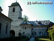 [P33] Mănăstirea Negru Vodă din Câmpulung Muscel:turnul clopotniței și Casa egumenică-Stăreția » foto by mariana.olaru
 - 
<span class="allrVoted glyphicon glyphicon-heart hidden" id="av284343"></span>
<a class="m-l-10 hidden" id="sv284343" onclick="voting_Foto_DelVot(,284343,21248)" role="button">șterge vot <span class="glyphicon glyphicon-remove"></span></a>
<a id="v9284343" class=" c-red"  onclick="voting_Foto_SetVot(284343)" role="button"><span class="glyphicon glyphicon-heart-empty"></span> <b>LIKE</b> = Votează poza</a> <img class="hidden"  id="f284343W9" src="/imagini/loader.gif" border="0" /><span class="AjErrMes hidden" id="e284343ErM"></span>