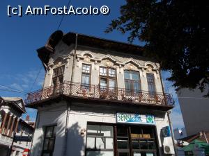 [P03] Casă în Câmpulung Muscel, cu un balcon, precum o dantelă.  » foto by mihaelavoicu
 - 
<span class="allrVoted glyphicon glyphicon-heart hidden" id="av997574"></span>
<a class="m-l-10 hidden" id="sv997574" onclick="voting_Foto_DelVot(,997574,21248)" role="button">șterge vot <span class="glyphicon glyphicon-remove"></span></a>
<a id="v9997574" class=" c-red"  onclick="voting_Foto_SetVot(997574)" role="button"><span class="glyphicon glyphicon-heart-empty"></span> <b>LIKE</b> = Votează poza</a> <img class="hidden"  id="f997574W9" src="/imagini/loader.gif" border="0" /><span class="AjErrMes hidden" id="e997574ErM"></span>