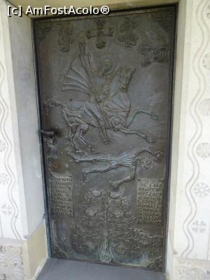 [P05] Ușa de bronz decorată. » foto by tata123 🔱
 - 
<span class="allrVoted glyphicon glyphicon-heart hidden" id="av1318597"></span>
<a class="m-l-10 hidden" id="sv1318597" onclick="voting_Foto_DelVot(,1318597,21248)" role="button">șterge vot <span class="glyphicon glyphicon-remove"></span></a>
<a id="v91318597" class=" c-red"  onclick="voting_Foto_SetVot(1318597)" role="button"><span class="glyphicon glyphicon-heart-empty"></span> <b>LIKE</b> = Votează poza</a> <img class="hidden"  id="f1318597W9" src="/imagini/loader.gif" border="0" /><span class="AjErrMes hidden" id="e1318597ErM"></span>