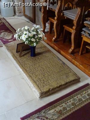 [P14] Piatră tombală în pronaosul bisericii „Sf. Nicolae”.  » foto by tata123 🔱
 - 
<span class="allrVoted glyphicon glyphicon-heart hidden" id="av1026207"></span>
<a class="m-l-10 hidden" id="sv1026207" onclick="voting_Foto_DelVot(,1026207,21248)" role="button">șterge vot <span class="glyphicon glyphicon-remove"></span></a>
<a id="v91026207" class=" c-red"  onclick="voting_Foto_SetVot(1026207)" role="button"><span class="glyphicon glyphicon-heart-empty"></span> <b>LIKE</b> = Votează poza</a> <img class="hidden"  id="f1026207W9" src="/imagini/loader.gif" border="0" /><span class="AjErrMes hidden" id="e1026207ErM"></span>