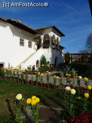 [P05] Foișorul de acces în paraclisul mănăstirii.  » foto by tata123 🔱
 - 
<span class="allrVoted glyphicon glyphicon-heart hidden" id="av1026198"></span>
<a class="m-l-10 hidden" id="sv1026198" onclick="voting_Foto_DelVot(,1026198,21248)" role="button">șterge vot <span class="glyphicon glyphicon-remove"></span></a>
<a id="v91026198" class=" c-red"  onclick="voting_Foto_SetVot(1026198)" role="button"><span class="glyphicon glyphicon-heart-empty"></span> <b>LIKE</b> = Votează poza</a> <img class="hidden"  id="f1026198W9" src="/imagini/loader.gif" border="0" /><span class="AjErrMes hidden" id="e1026198ErM"></span>