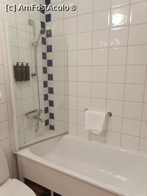 [P23] Solna, Hotelul Best Western Plus Park City, Camera 330, Baia » foto by mprofeanu
 - 
<span class="allrVoted glyphicon glyphicon-heart hidden" id="av1485884"></span>
<a class="m-l-10 hidden" id="sv1485884" onclick="voting_Foto_DelVot(,1485884,21249)" role="button">șterge vot <span class="glyphicon glyphicon-remove"></span></a>
<a id="v91485884" class=" c-red"  onclick="voting_Foto_SetVot(1485884)" role="button"><span class="glyphicon glyphicon-heart-empty"></span> <b>LIKE</b> = Votează poza</a> <img class="hidden"  id="f1485884W9" src="/imagini/loader.gif" border="0" /><span class="AjErrMes hidden" id="e1485884ErM"></span>