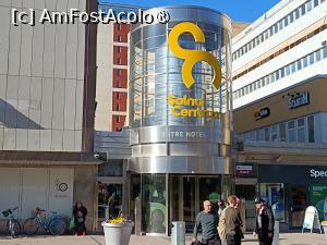[P07] Solna, Centrul Comercial Solna Centrum, intrarea principală din strada Hotellgatan » foto by mprofeanu
 - 
<span class="allrVoted glyphicon glyphicon-heart hidden" id="av1485868"></span>
<a class="m-l-10 hidden" id="sv1485868" onclick="voting_Foto_DelVot(,1485868,21249)" role="button">șterge vot <span class="glyphicon glyphicon-remove"></span></a>
<a id="v91485868" class=" c-red"  onclick="voting_Foto_SetVot(1485868)" role="button"><span class="glyphicon glyphicon-heart-empty"></span> <b>LIKE</b> = Votează poza</a> <img class="hidden"  id="f1485868W9" src="/imagini/loader.gif" border="0" /><span class="AjErrMes hidden" id="e1485868ErM"></span>