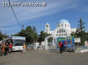 [P04] Piața centrală din Skala, unde autobuzul are cap de linie; se văd biserica și panoul cu harta insulei, a celor 2 localități mai importante și cu punctele de interes turistic » foto by crismis
 - 
<span class="allrVoted glyphicon glyphicon-heart hidden" id="av809681"></span>
<a class="m-l-10 hidden" id="sv809681" onclick="voting_Foto_DelVot(,809681,21259)" role="button">șterge vot <span class="glyphicon glyphicon-remove"></span></a>
<a id="v9809681" class=" c-red"  onclick="voting_Foto_SetVot(809681)" role="button"><span class="glyphicon glyphicon-heart-empty"></span> <b>LIKE</b> = Votează poza</a> <img class="hidden"  id="f809681W9" src="/imagini/loader.gif" border="0" /><span class="AjErrMes hidden" id="e809681ErM"></span>