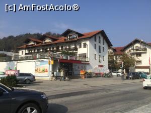 [P08] Kiefersfelden - si un prim magazin, Rewe » foto by mishu
 - 
<span class="allrVoted glyphicon glyphicon-heart hidden" id="av1022489"></span>
<a class="m-l-10 hidden" id="sv1022489" onclick="voting_Foto_DelVot(,1022489,21261)" role="button">șterge vot <span class="glyphicon glyphicon-remove"></span></a>
<a id="v91022489" class=" c-red"  onclick="voting_Foto_SetVot(1022489)" role="button"><span class="glyphicon glyphicon-heart-empty"></span> <b>LIKE</b> = Votează poza</a> <img class="hidden"  id="f1022489W9" src="/imagini/loader.gif" border="0" /><span class="AjErrMes hidden" id="e1022489ErM"></span>