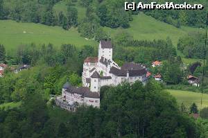 [P12] Schloss Hohenaschau din telecabina care urca pe munte, la 1500m » foto by osna
 - 
<span class="allrVoted glyphicon glyphicon-heart hidden" id="av562482"></span>
<a class="m-l-10 hidden" id="sv562482" onclick="voting_Foto_DelVot(,562482,21261)" role="button">șterge vot <span class="glyphicon glyphicon-remove"></span></a>
<a id="v9562482" class=" c-red"  onclick="voting_Foto_SetVot(562482)" role="button"><span class="glyphicon glyphicon-heart-empty"></span> <b>LIKE</b> = Votează poza</a> <img class="hidden"  id="f562482W9" src="/imagini/loader.gif" border="0" /><span class="AjErrMes hidden" id="e562482ErM"></span>