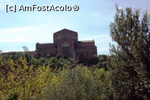 [P05] Din staţia de autobuz avem o privelişte superbă către Basilica San Francesco.  » foto by Carmen Ion
 - 
<span class="allrVoted glyphicon glyphicon-heart hidden" id="av810883"></span>
<a class="m-l-10 hidden" id="sv810883" onclick="voting_Foto_DelVot(,810883,21270)" role="button">șterge vot <span class="glyphicon glyphicon-remove"></span></a>
<a id="v9810883" class=" c-red"  onclick="voting_Foto_SetVot(810883)" role="button"><span class="glyphicon glyphicon-heart-empty"></span> <b>LIKE</b> = Votează poza</a> <img class="hidden"  id="f810883W9" src="/imagini/loader.gif" border="0" /><span class="AjErrMes hidden" id="e810883ErM"></span>