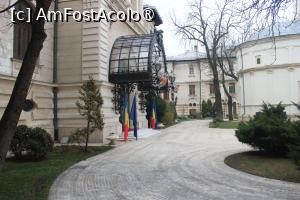 [P03] București, Curtea Interioară, în stânga Intrarea la Palat, în dreapta se vede puțin Biserica Cotroceni, Mea Culpa! » foto by mprofeanu
 - 
<span class="allrVoted glyphicon glyphicon-heart hidden" id="av1410885"></span>
<a class="m-l-10 hidden" id="sv1410885" onclick="voting_Foto_DelVot(,1410885,21279)" role="button">șterge vot <span class="glyphicon glyphicon-remove"></span></a>
<a id="v91410885" class=" c-red"  onclick="voting_Foto_SetVot(1410885)" role="button"><span class="glyphicon glyphicon-heart-empty"></span> <b>LIKE</b> = Votează poza</a> <img class="hidden"  id="f1410885W9" src="/imagini/loader.gif" border="0" /><span class="AjErrMes hidden" id="e1410885ErM"></span>