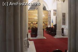 [P47] București, Muzeul Național Cotroceni, Biserica, Interior, Coloanele sunt originale » foto by mprofeanu
 - 
<span class="allrVoted glyphicon glyphicon-heart hidden" id="av1410929"></span>
<a class="m-l-10 hidden" id="sv1410929" onclick="voting_Foto_DelVot(,1410929,21279)" role="button">șterge vot <span class="glyphicon glyphicon-remove"></span></a>
<a id="v91410929" class=" c-red"  onclick="voting_Foto_SetVot(1410929)" role="button"><span class="glyphicon glyphicon-heart-empty"></span> <b>LIKE</b> = Votează poza</a> <img class="hidden"  id="f1410929W9" src="/imagini/loader.gif" border="0" /><span class="AjErrMes hidden" id="e1410929ErM"></span>