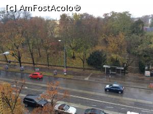 [P36] Viena - Park Royal Palace - si cam asa era vremea cand am plecat eu, nu se vede insa ca era lapovita si batea vantul.  » foto by mishu
 - 
<span class="allrVoted glyphicon glyphicon-heart hidden" id="av812816"></span>
<a class="m-l-10 hidden" id="sv812816" onclick="voting_Foto_DelVot(,812816,21282)" role="button">șterge vot <span class="glyphicon glyphicon-remove"></span></a>
<a id="v9812816" class=" c-red"  onclick="voting_Foto_SetVot(812816)" role="button"><span class="glyphicon glyphicon-heart-empty"></span> <b>LIKE</b> = Votează poza</a> <img class="hidden"  id="f812816W9" src="/imagini/loader.gif" border="0" /><span class="AjErrMes hidden" id="e812816ErM"></span>