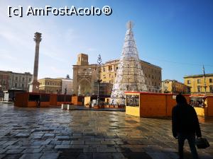 [P01] Piazza di Sant'Oronzo (târgul de Crăciun și coloana, în stânga); se observă și loggia Il Sedille, în plan îndepărtat » foto by crismis
 - 
<span class="allrVoted glyphicon glyphicon-heart hidden" id="av1283363"></span>
<a class="m-l-10 hidden" id="sv1283363" onclick="voting_Foto_DelVot(,1283363,21287)" role="button">șterge vot <span class="glyphicon glyphicon-remove"></span></a>
<a id="v91283363" class=" c-red"  onclick="voting_Foto_SetVot(1283363)" role="button"><span class="glyphicon glyphicon-heart-empty"></span> <b>LIKE</b> = Votează poza</a> <img class="hidden"  id="f1283363W9" src="/imagini/loader.gif" border="0" /><span class="AjErrMes hidden" id="e1283363ErM"></span>