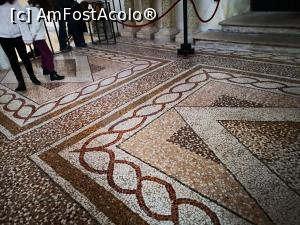 [P19] Catedrala din Otranto; podea » foto by crismis
 - 
<span class="allrVoted glyphicon glyphicon-heart hidden" id="av1284937"></span>
<a class="m-l-10 hidden" id="sv1284937" onclick="voting_Foto_DelVot(,1284937,21287)" role="button">șterge vot <span class="glyphicon glyphicon-remove"></span></a>
<a id="v91284937" class=" c-red"  onclick="voting_Foto_SetVot(1284937)" role="button"><span class="glyphicon glyphicon-heart-empty"></span> <b>LIKE</b> = Votează poza</a> <img class="hidden"  id="f1284937W9" src="/imagini/loader.gif" border="0" /><span class="AjErrMes hidden" id="e1284937ErM"></span>
