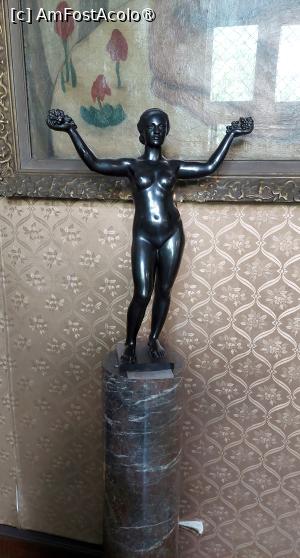 [P31] Sculptură de Frederic Storck » foto by Carmen Ion
 - 
<span class="allrVoted glyphicon glyphicon-heart hidden" id="av1441696"></span>
<a class="m-l-10 hidden" id="sv1441696" onclick="voting_Foto_DelVot(,1441696,21294)" role="button">șterge vot <span class="glyphicon glyphicon-remove"></span></a>
<a id="v91441696" class=" c-red"  onclick="voting_Foto_SetVot(1441696)" role="button"><span class="glyphicon glyphicon-heart-empty"></span> <b>LIKE</b> = Votează poza</a> <img class="hidden"  id="f1441696W9" src="/imagini/loader.gif" border="0" /><span class="AjErrMes hidden" id="e1441696ErM"></span>